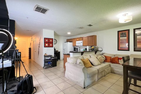 Condo in Orlando, Florida, 2 bedrooms  № 1301873 - photo 8
