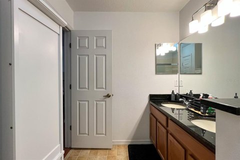 Condo in Orlando, Florida, 2 bedrooms  № 1301873 - photo 11