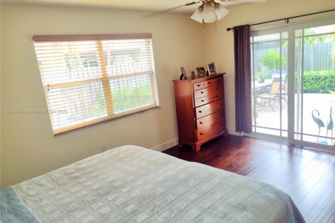 House in Sunrise, Florida 3 bedrooms, 167.6 sq.m. № 1836493 - photo 19