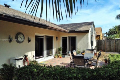 House in Sunrise, Florida 3 bedrooms, 167.6 sq.m. № 1836493 - photo 30