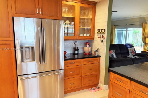 House in Sunrise, Florida 3 bedrooms, 167.6 sq.m. № 1836493 - photo 7