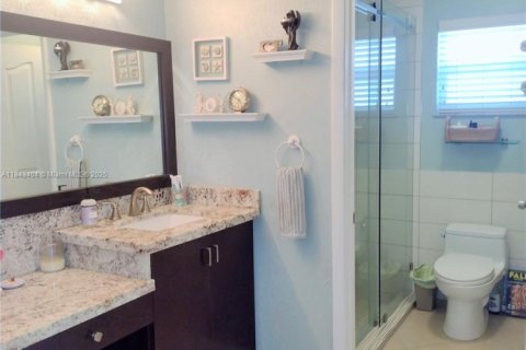 House in Sunrise, Florida 3 bedrooms, 167.6 sq.m. № 1836493 - photo 15