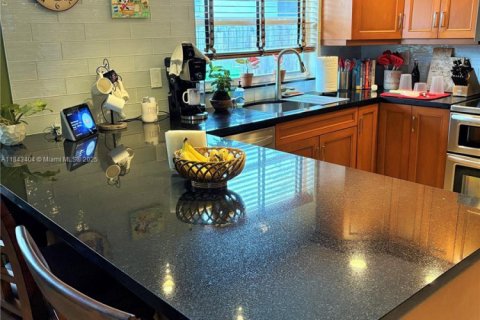 House in Sunrise, Florida 3 bedrooms, 167.6 sq.m. № 1836493 - photo 9