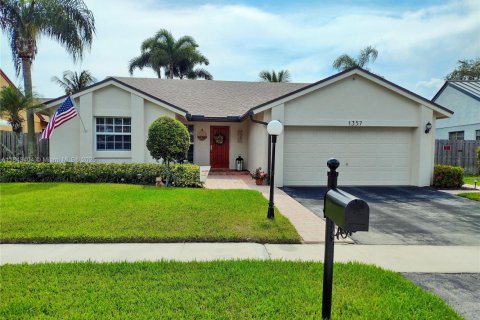 House in Sunrise, Florida 3 bedrooms, 167.6 sq.m. № 1836493 - photo 1