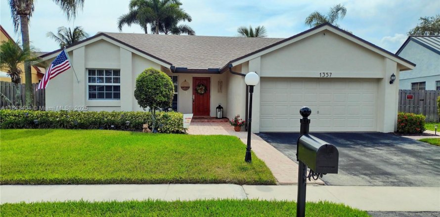 House in Sunrise, Florida 3 bedrooms, 167.6 sq.m. № 1836493