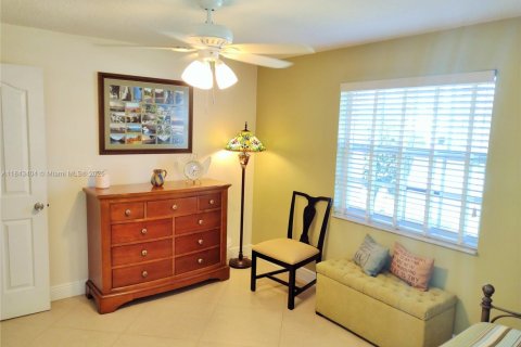 House in Sunrise, Florida 3 bedrooms, 167.6 sq.m. № 1836493 - photo 24