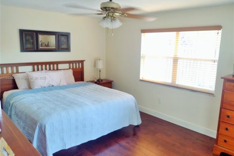 House in Sunrise, Florida 3 bedrooms, 167.6 sq.m. № 1836493 - photo 18