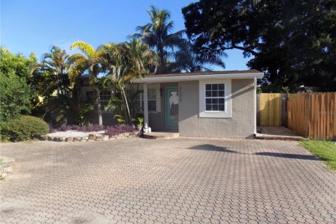 Casa en Saint Petersburg, Florida 3 dormitorios, 83.43 m2 № 2360853