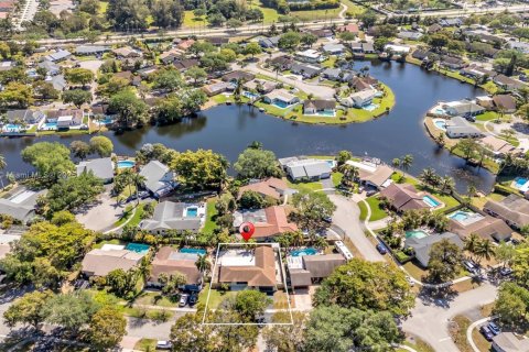 House in Cooper City, Florida 4 bedrooms, 211.72 sq.m. № 1588339 - photo 3