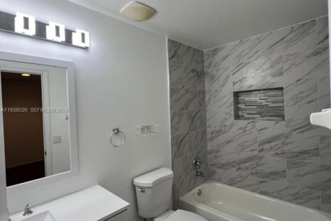 Adosado en Royal Palm Beach, Florida 3 dormitorios, 148.46 m2 № 2003797