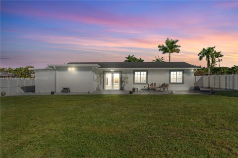 Casa en venta en Miami, Florida, 4 dormitorios, 118.17 m2 № 1970617 - foto 15