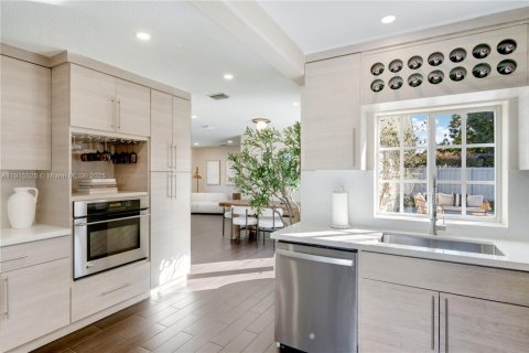 Casa en venta en Miami, Florida, 4 dormitorios, 118.17 m2 № 1970617 - foto 17