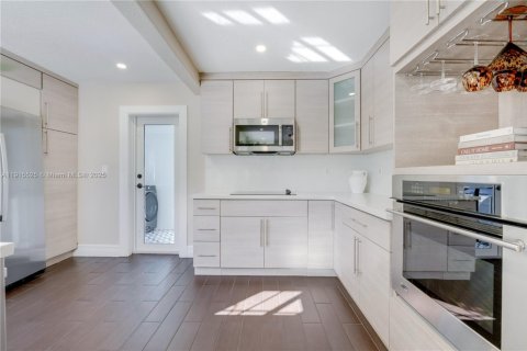 Casa en venta en Miami, Florida, 4 dormitorios, 118.17 m2 № 1970617 - foto 19