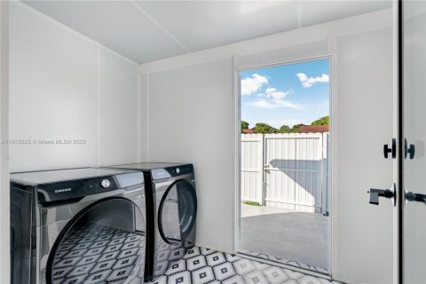 Casa en venta en Miami, Florida, 4 dormitorios, 118.17 m2 № 1970617 - foto 20