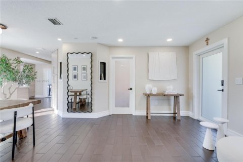 Casa en venta en Miami, Florida, 4 dormitorios, 118.17 m2 № 1970617 - foto 8