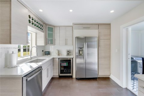 Casa en venta en Miami, Florida, 4 dormitorios, 118.17 m2 № 1970617 - foto 18