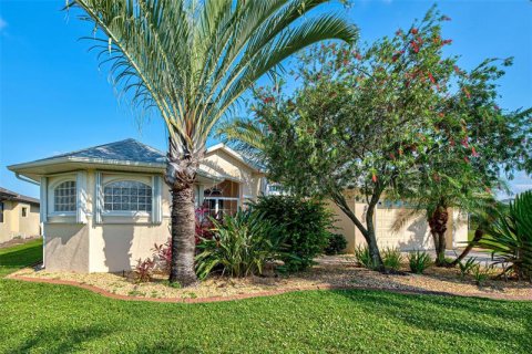 House in Rotonda, Florida 3 bedrooms, 230.12 sq.m. № 1192872 - photo 1