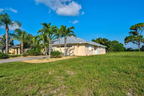 House in Rotonda, Florida 3 bedrooms, 230.12 sq.m. № 1192872 - photo 2