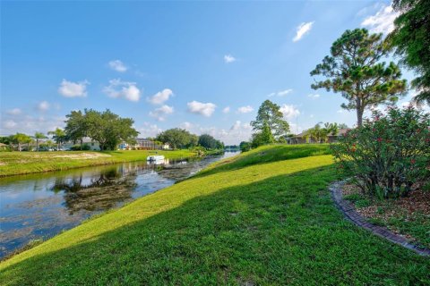 House in Rotonda, Florida 3 bedrooms, 230.12 sq.m. № 1192872 - photo 8