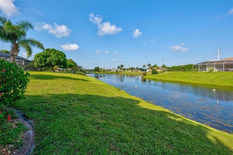 House in Rotonda, Florida 3 bedrooms, 230.12 sq.m. № 1192872 - photo 9