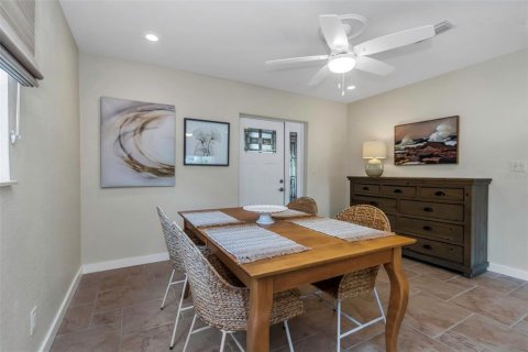 House in Gulfport, Florida 3 bedrooms, 204.66 sq.m. № 1844794 - photo 23