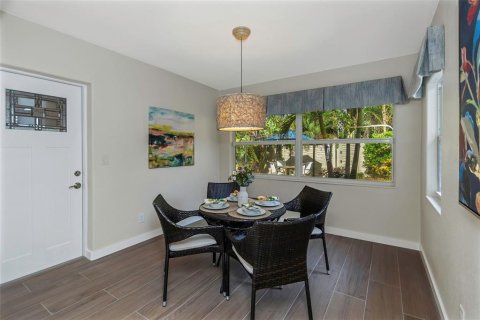 House in Gulfport, Florida 3 bedrooms, 204.66 sq.m. № 1844794 - photo 27