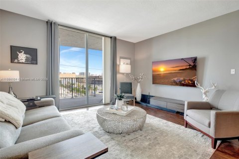 Copropriété à louer à Hollywood, Floride: 3 chambres, 137.68 m2 № 1857546 - photo 1