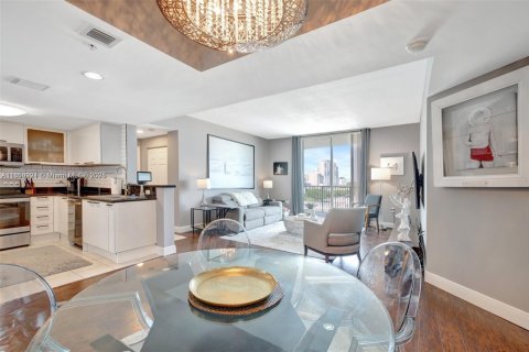 Condominio en alquiler en Hollywood, Florida, 3 dormitorios, 137.68 m2 № 1857546 - foto 3