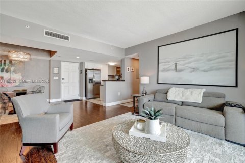 Condo in Hollywood, Florida, 3 bedrooms  № 1857546 - photo 6