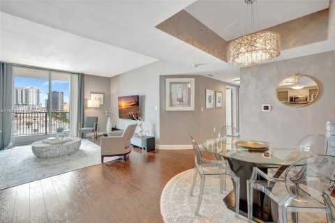Condominio en alquiler en Hollywood, Florida, 3 dormitorios, 137.68 m2 № 1857546 - foto 2