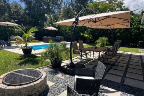 House in Miami, Florida 4 bedrooms, 128.58 sq.m. № 2014931 - photo 11