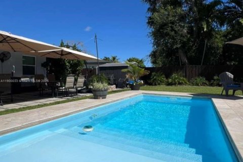 House in Miami, Florida 4 bedrooms, 128.58 sq.m. № 2014931 - photo 4