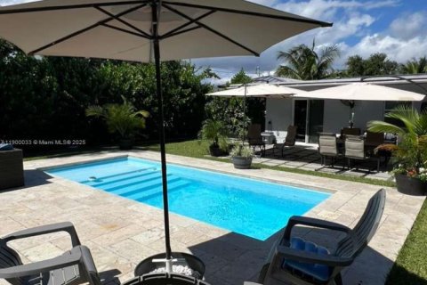 House in Miami, Florida 4 bedrooms, 128.58 sq.m. № 2014931 - photo 5