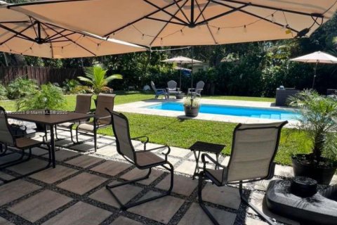 House in Miami, Florida 4 bedrooms, 128.58 sq.m. № 2014931 - photo 9