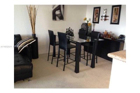 Снять в аренду кондоминиум в Майами, Флорида 1 спальня, 57.6м2, № 1990563 - фото 3