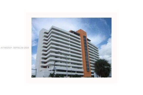 Снять в аренду кондоминиум в Майами, Флорида 1 спальня, 57.6м2, № 1990563 - фото 1