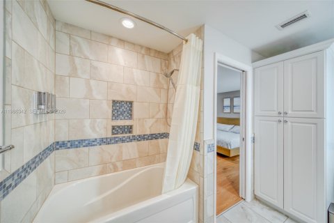 Villa ou maison à vendre à Cape Coral, Floride: 3 chambres, 132.11 m2 № 2044769 - photo 17