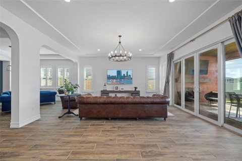 House in ESTANCIA

 in Wesley Chapel, Florida 5 bedrooms, 431.07 sq.m. № 1886751 - photo 13