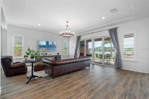 House in ESTANCIA

 in Wesley Chapel, Florida 5 bedrooms, 431.07 sq.m. № 1886751 - photo 15