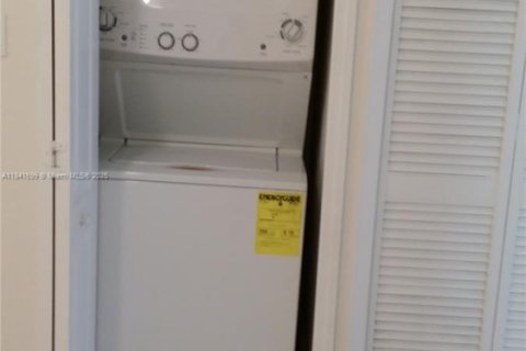 Condominio en alquiler en Homestead, Florida, 3 dormitorios, 98.48 m2 № 1978694 - foto 9