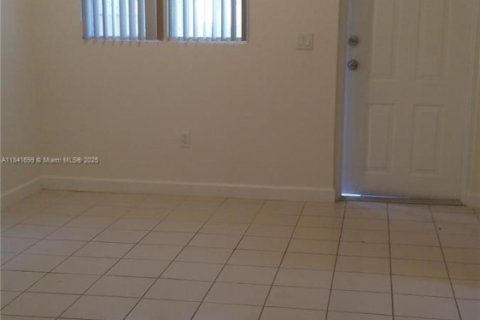 Condominio en alquiler en Homestead, Florida, 3 dormitorios, 98.48 m2 № 1978694 - foto 5