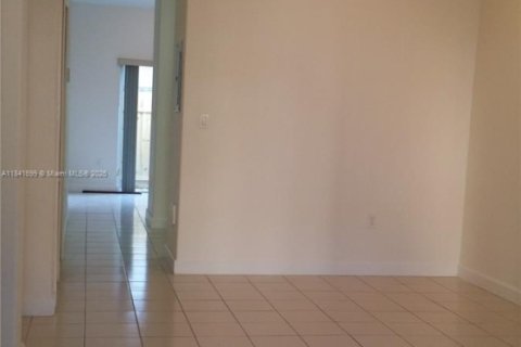 Condominio en alquiler en Homestead, Florida, 3 dormitorios, 98.48 m2 № 1978694 - foto 4