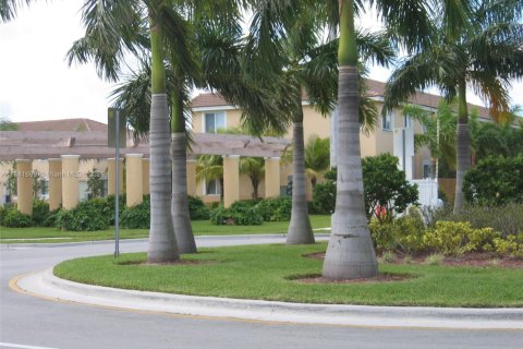 Condominio en alquiler en Homestead, Florida, 3 dormitorios, 98.48 m2 № 1978694 - foto 17