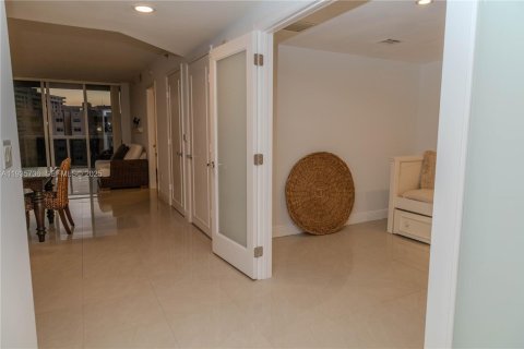 Condominio en venta en Hallandale Beach, Florida, 3 dormitorios, 145.95 m2 № 1993827 - foto 11