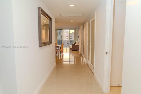 Condominio en venta en Hallandale Beach, Florida, 3 dormitorios, 145.95 m2 № 1993827 - foto 10