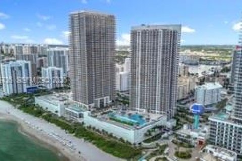 Condominio en venta en Hallandale Beach, Florida, 3 dormitorios, 145.95 m2 № 1993827 - foto 2