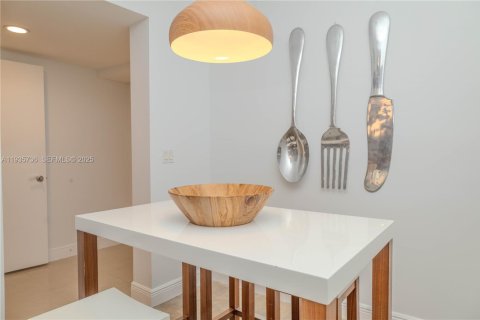 Condominio en venta en Hallandale Beach, Florida, 3 dormitorios, 145.95 m2 № 1993827 - foto 20