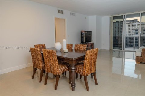 Condominio en venta en Hallandale Beach, Florida, 3 dormitorios, 145.95 m2 № 1993827 - foto 29