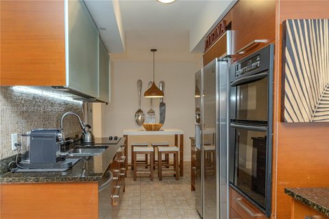 Condominio en venta en Hallandale Beach, Florida, 3 dormitorios, 145.95 m2 № 1993827 - foto 22