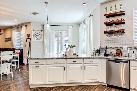 Купить виллу или дом в Ривервью, Флорида 7 комнат, 257.53м2, № 2212812 - фото 8